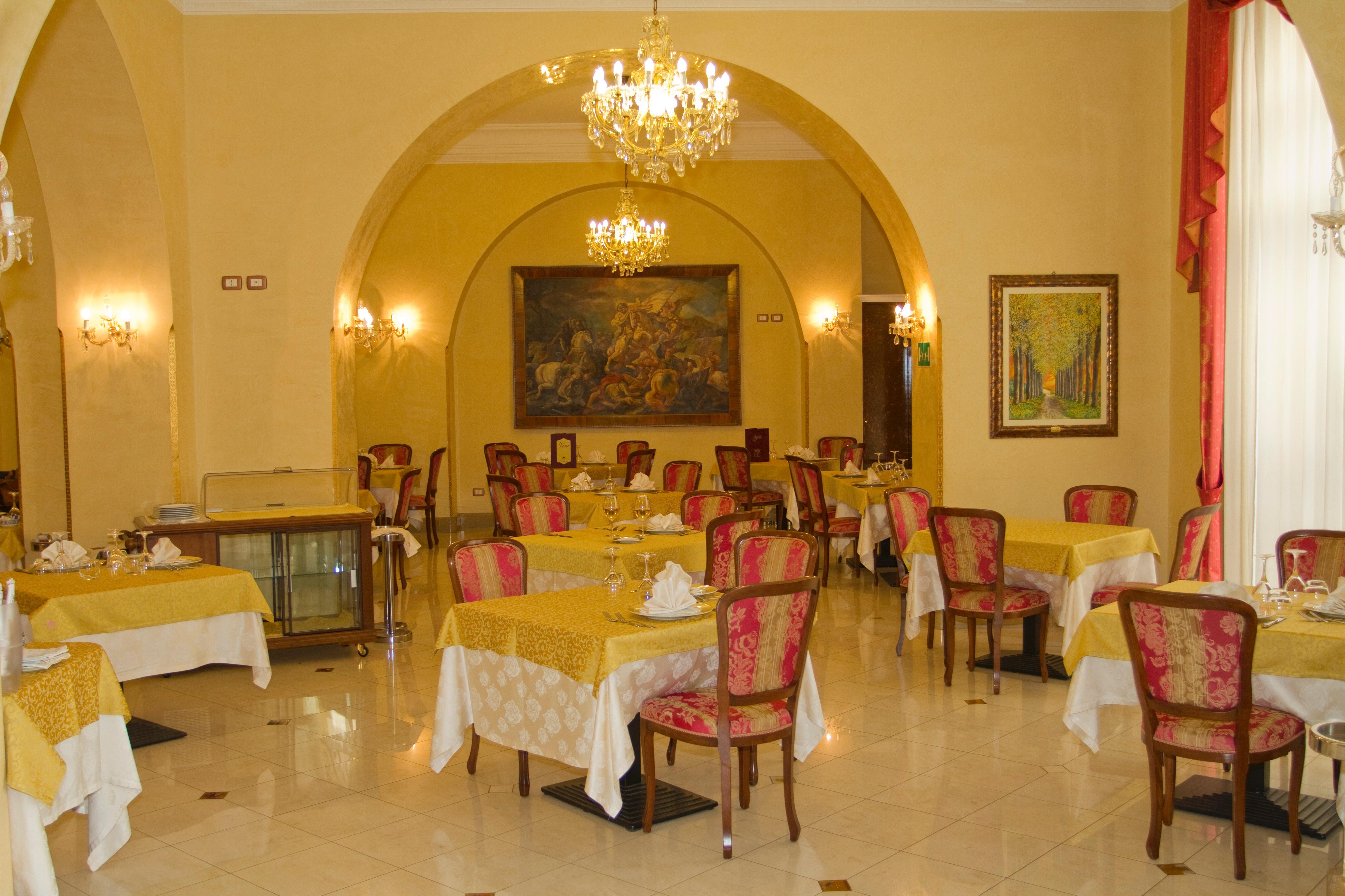 Hotel Centrale Spa & Relax 阿尔卡莫 外观 照片